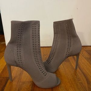 Open-toed heels